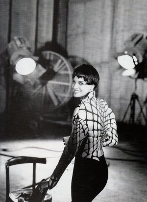 uk_vogue_feb_1989_7.jpg