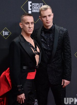 E-PEOPLES-CHOICE-AWARDS-2019.jpg