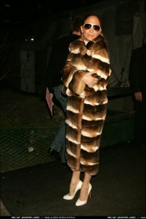 jlo101234560br.jpg