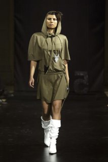mvg_collections_aw2005_show_paris_011.jpg