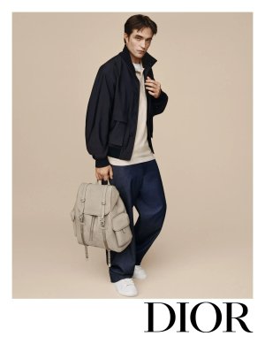 DIOR-ICONS-ADVERTISING-CAMPAIGN-WITH-ROBERT-PATTINSON-BY-ALASDAIR-MCLELLAN-1-scaled.jpg
