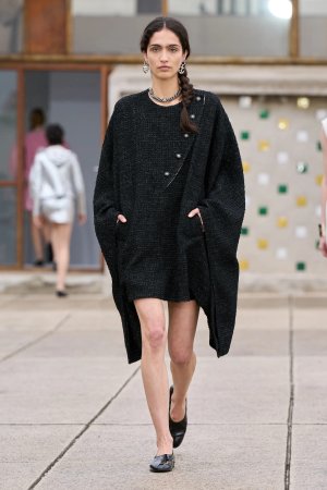 00039-chanel-resort-2025-credit-gorunway (1).jpg