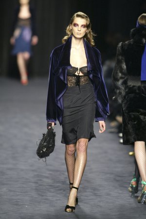 Yves Saint Laurent 2003 Women RTW 6.jpg