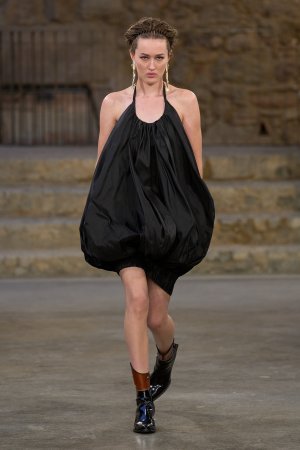 00048-louis-vuitton-resort-2025-credit-gorunway.jpg 00048-louis-vuitton-resort-2025-credit-gorunway.jpg