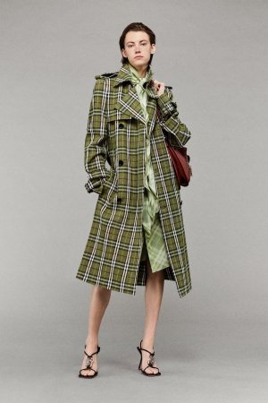 00031-burberry-resort-2025-credit-brand.jpg