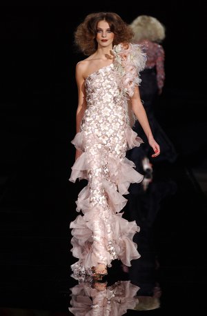 Valentino 2004 Haute Couture 208.jpg