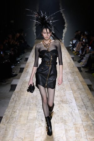 00008-moschino-fall-2023-ready-to-wear-credit-gorunway-1.jpg