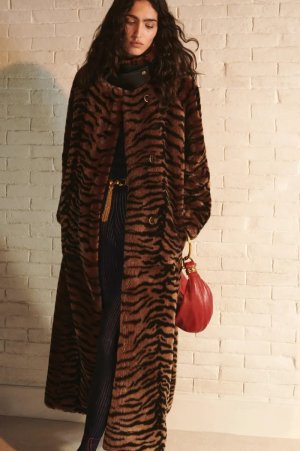 chloe-spring-2025-CTSY-21 (1).jpg