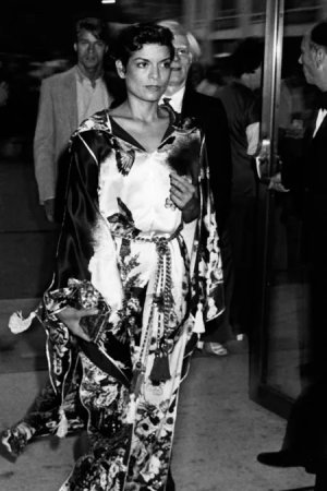 1aeeed1b3e660e979ac2668a378fda4fa3-bianca-jagger-41.rdeep-vertical.w450.jpg Kopie.jpg