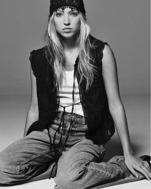 Lila-Moss-Zara-Denim-2024-Photoshoot06-768x959.jpg