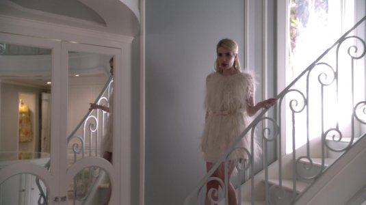 Scream_Queens_2015_S01E03_Chainsaw_1080p_KISSTHEMGOODBYE_NET_1928.jpg