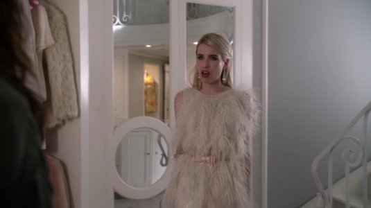 Scream_Queens_2015_S01E03_Chainsaw_1080p_KISSTHEMGOODBYE_NET_1933.jpg