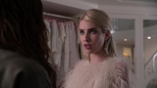 Scream_Queens_2015_S01E03_Chainsaw_1080p_KISSTHEMGOODBYE_NET_1973.jpg