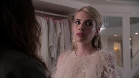 Scream_Queens_2015_S01E03_Chainsaw_1080p_KISSTHEMGOODBYE_NET_1996.jpg