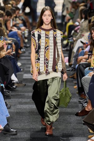 JW Anderson S25 028.jpg