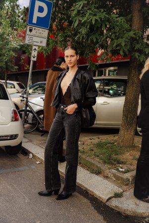 Angelina-Kendall-09-19-2024-MFW-SS25-StreetStyle3-MelodieJeng-MJJ_0864.jpg