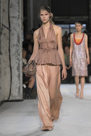 dries-van-noten-rtw-spring-2025-gg-002.jpeg