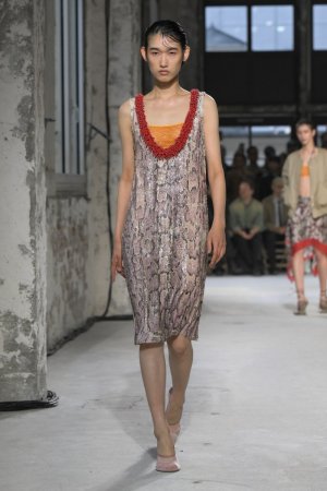 dries-van-noten-rtw-spring-2025-gg-003.jpeg