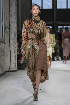 dries-van-noten-rtw-spring-2025-gg-020.jpeg