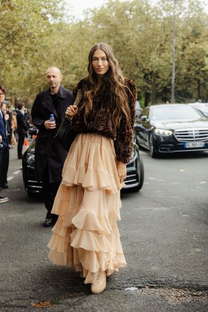 Jessica-Miller-09-26-2024-PFW-SS25-StreetStyle3-MelodieJeng-MJJ_0623.jpg