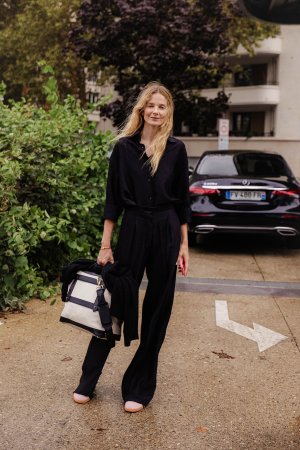 Eniko-Mihalik-09-26-2024-PFW-SS25-StreetStyle3-MelodieJeng-MJJ_2977.jpg