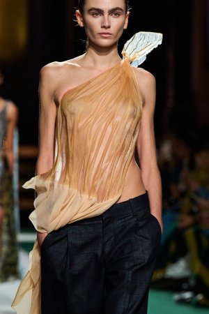 Victoria Beckham clp S25 044.jpg