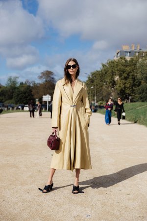 Karlie-Kloss-09-27-2024-PFW-SS25-StreetStyle4-MelodieJeng-MJJ_0142.jpg