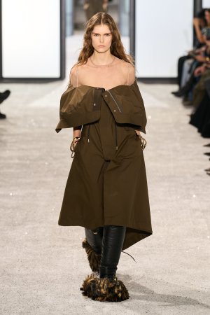 Sacai S25 017.jpg