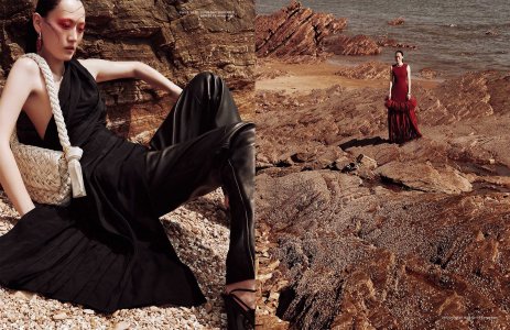 27 Harpers Bazaar Korea 10 2024.jpg