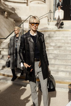 Edie-Campbell-10-01-2024-PFW-SS25-StreetStyle8-MelodieJeng-MJJ_0568.jpg