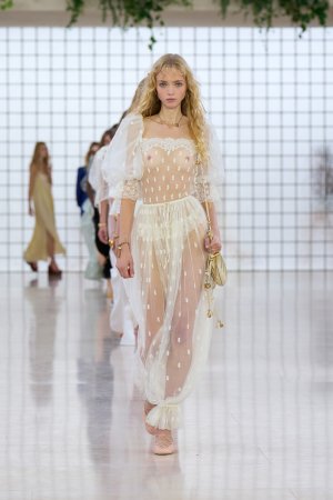 Chloe S25 065.jpg