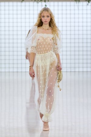 Chloe S25 001.jpg