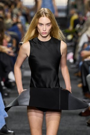 JW Anderson S25 022a.jpg