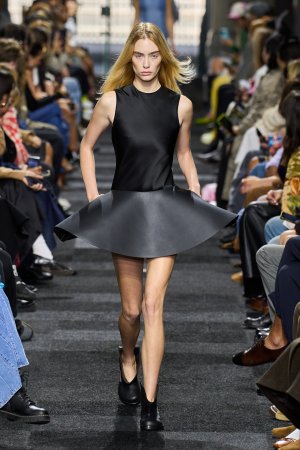 JW Anderson S25 022.jpg