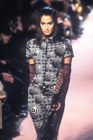 60.yasmeen ghauri.jpg
