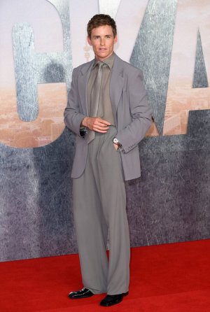 Eddie-Redmayne-Wore-Saint-Laurent-To-The-Day-Of-The-Jackal-London-Premiere-690x1024.jpg