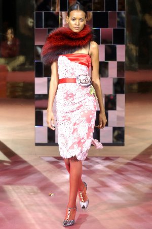 00130h-dolce-gabbana-fall-2004-ready-to-wear-liya-kebede.jpg