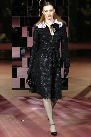 00140h-dolce-gabbana-fall-2004-ready-to-wear-karen-elson.jpg