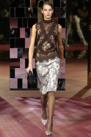 00180h-dolce-gabbana-fall-2004-ready-to-wear-vanessa-perron.jpg