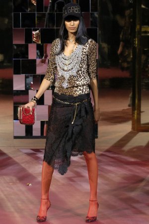 00240h-dolce-gabbana-fall-2004-ready-to-wear-ujjwala-raut.jpg