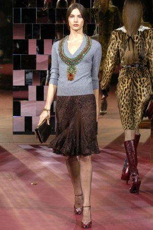00330h-dolce-gabbana-fall-2004-ready-to-wear-jessica-miller.jpg