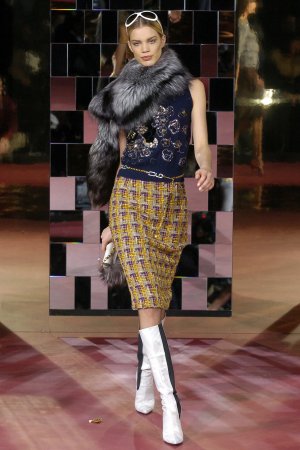 00350h-dolce-gabbana-fall-2004-ready-to-wear-rianne-ten-haken.jpg