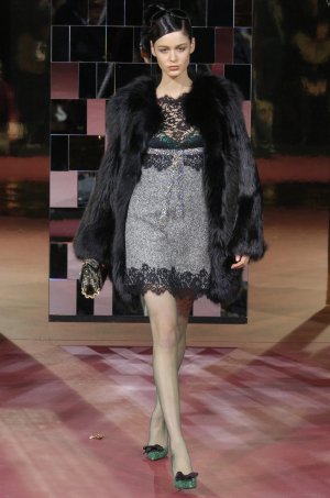 00540h-dolce-gabbana-fall-2004-ready-to-wear-nicole-trunfio.jpg