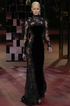 00730h-dolce-gabbana-fall-2004-ready-to-wear-caroline-winberg.jpg