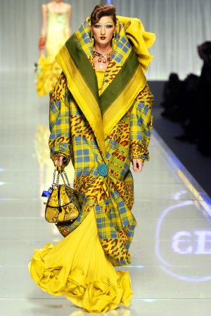 00010h-christian-dior-fall-2004-ready-to-wear-gisele-bundchen.jpg