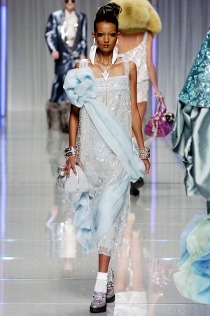 00110h-christian-dior-fall-2004-ready-to-wear-liya-kebede.jpg