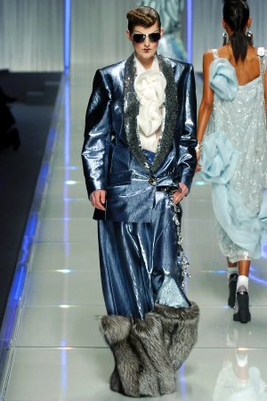 00120h-christian-dior-fall-2004-ready-to-wear-stella-tennant.jpg