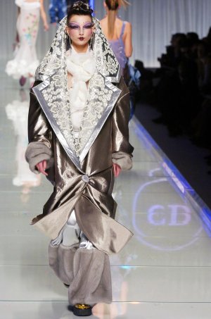 00160h-christian-dior-fall-2004-ready-to-wear-irina-bondarenko.jpg