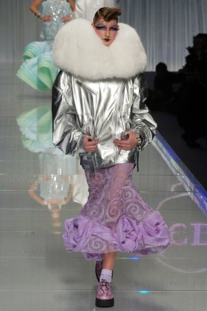 00210h-christian-dior-fall-2004-ready-to-wear-eugenia-volodina.jpg