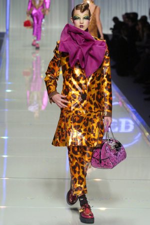 00380h-christian-dior-fall-2004-ready-to-wear-leticia-birkheuer.jpg